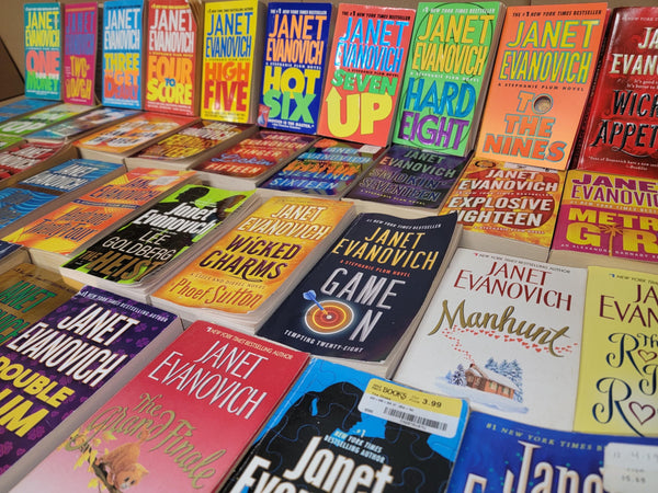 Janet Evanovich Mystery Books Paperback Lot - Stephanie Plum Series — photo 5